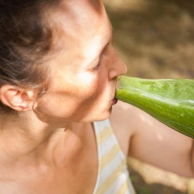 Svenja drinking a green vegetable smoothie with zucchini and cucumber.