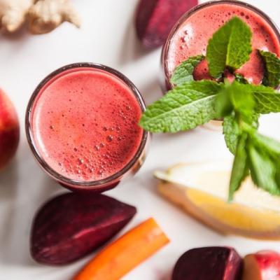 Carrot juice with beetroot, lemon, ginger and mint