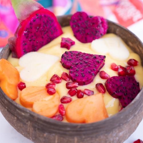 Tropical smoothie bowl