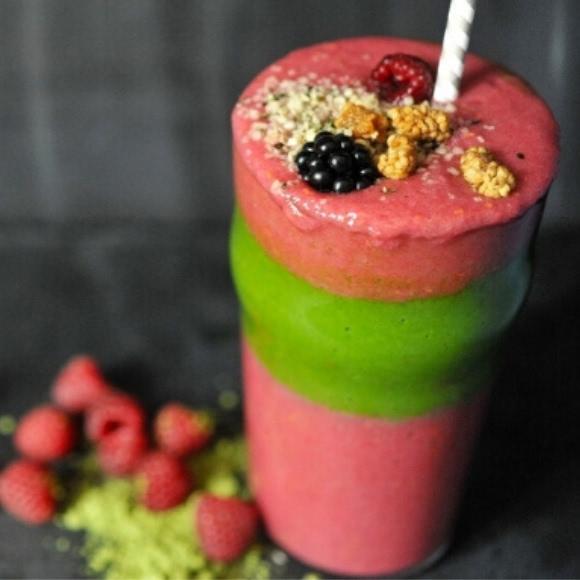 Layered wheatgrass raspberry smoothie with fruit toppings