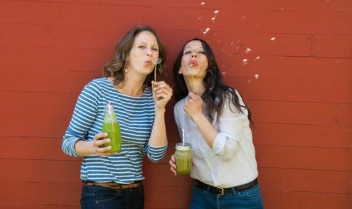 Detox cure with Svenja and Carla (right)
