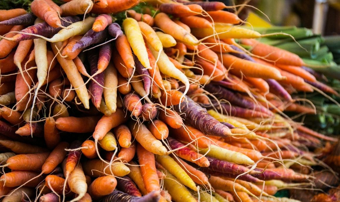 Fresh carrots at the weekly market