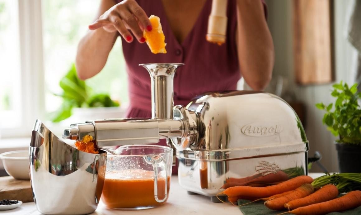 Prepare carrot juice in Angel Juicer