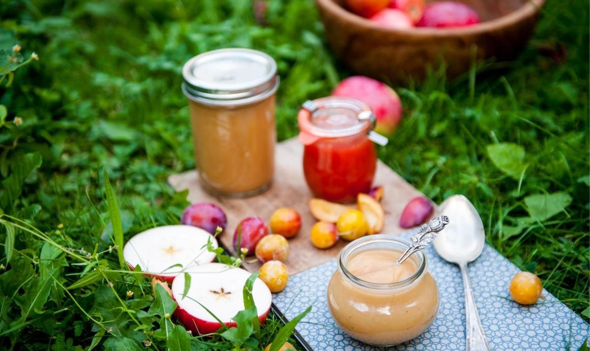 Make applesauce yourself: Recipe variations with pear and mirbelle