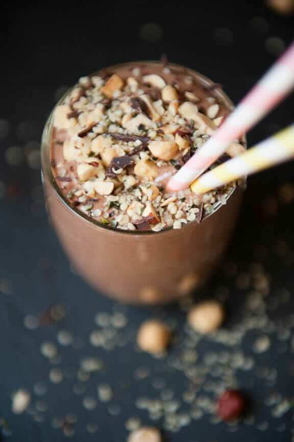 Chia seed recipe: Chia chocolate drink with nuts, hemp seeds and cocoa nibs