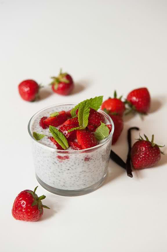 Chia seed recipe: Chia pudding with strawberries and vanilla