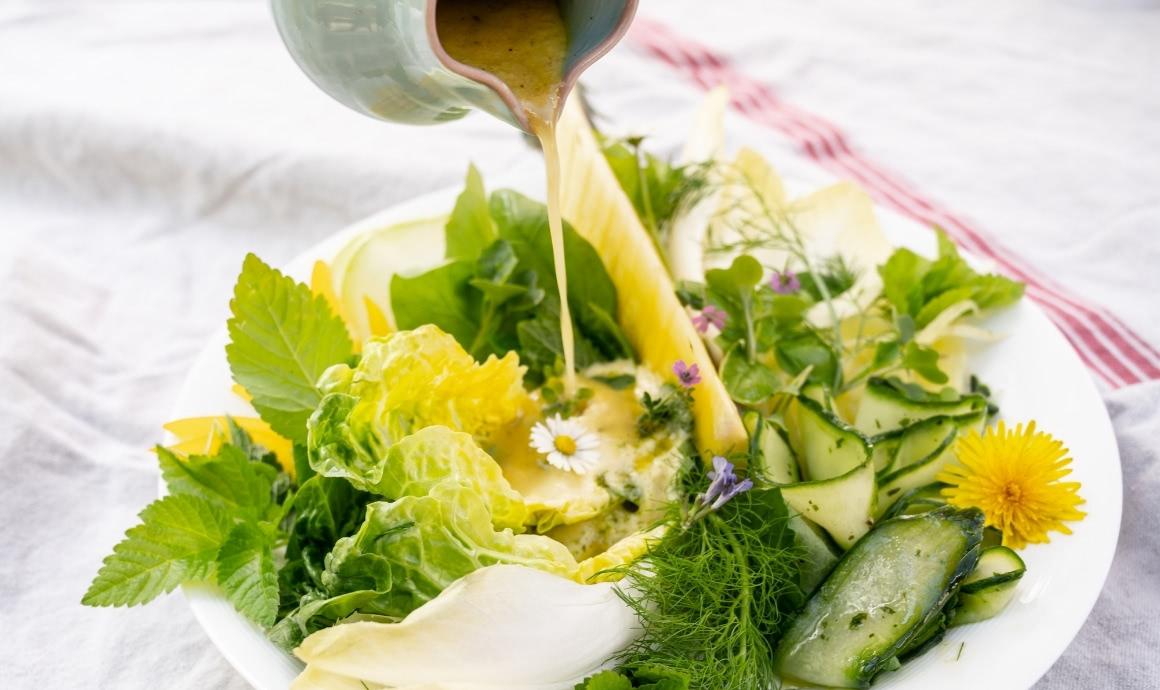 Salad dressing recipes for crisp salad mixes