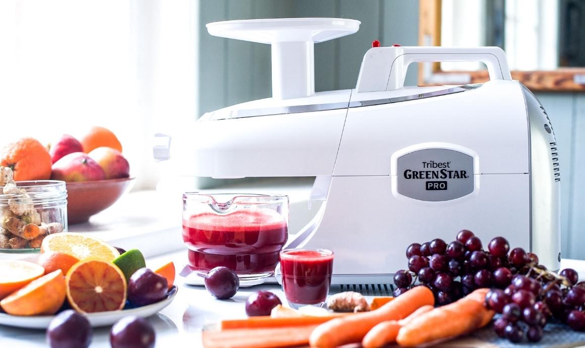 Prepare fresh juices with the juicer