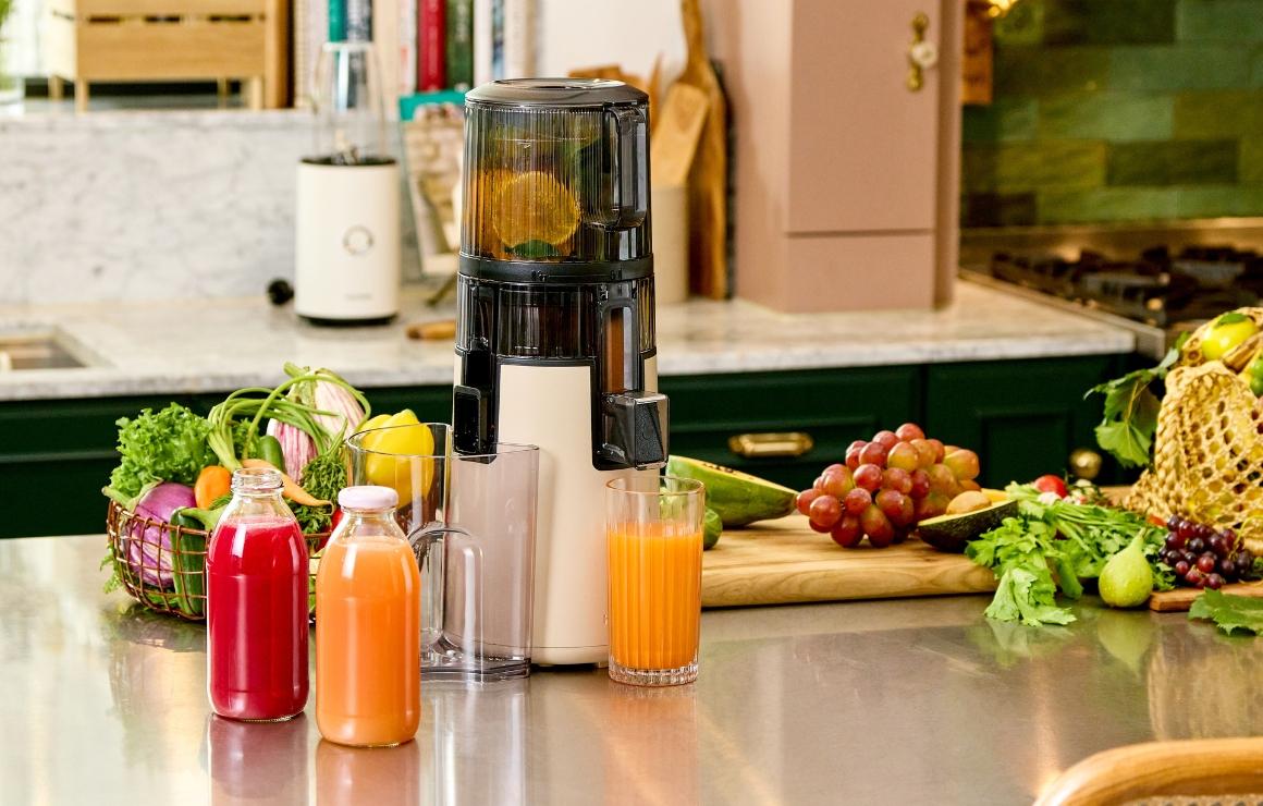 Prepare fruit and vegetable juices with the Hurom H70-ST