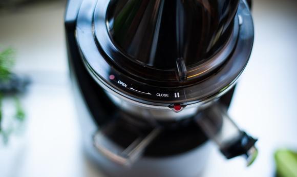 Prepare green juices with the Kuvings EVO820