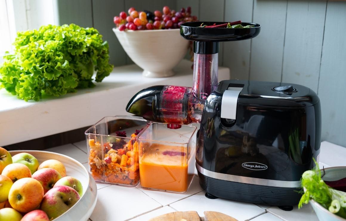Make fresh carrot juice with the Omega Juicers H3000R-F