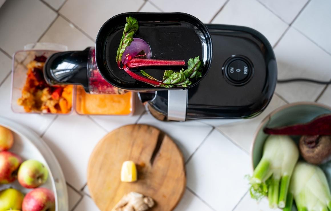 See the Omega Juicers H3000R-F from above