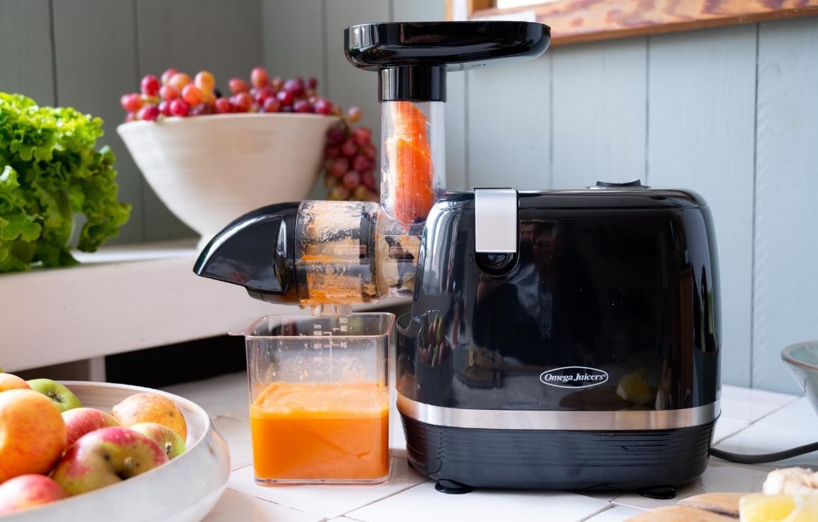 Make freshly squeezed juices with the Omega Juicers H3000R-F