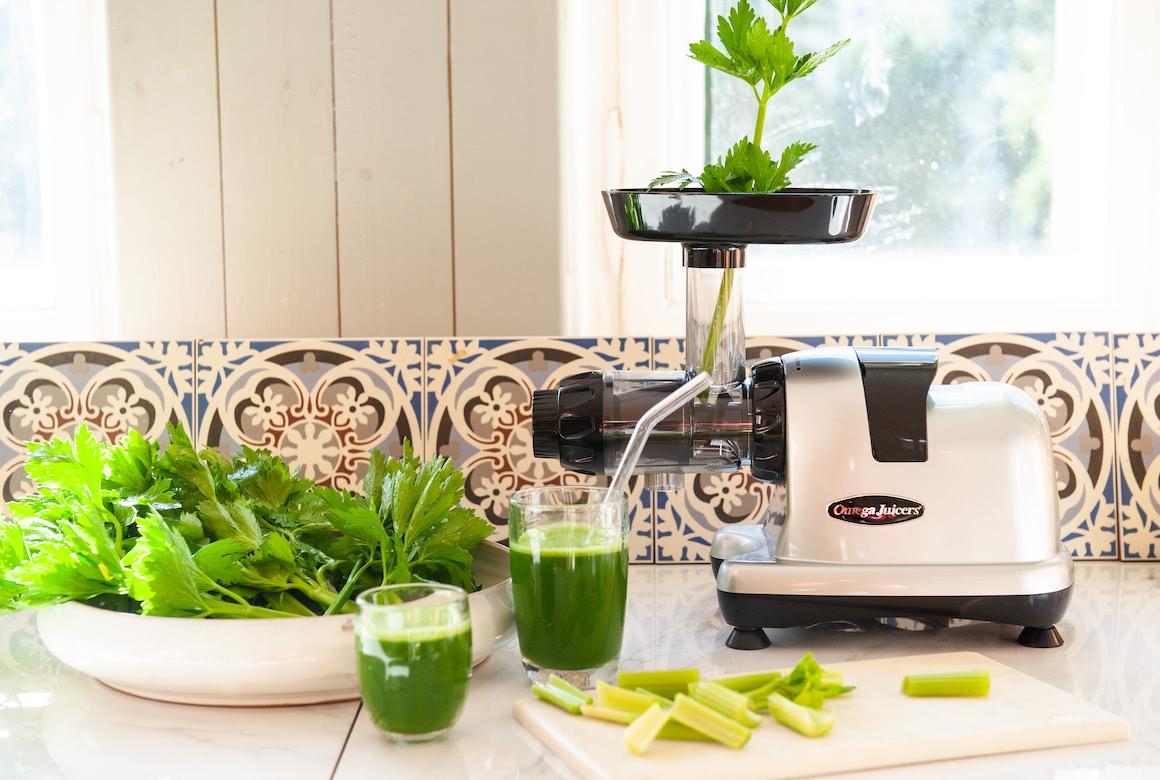 Prepare green juices rich in nutrients with the Omega Juicers MM900