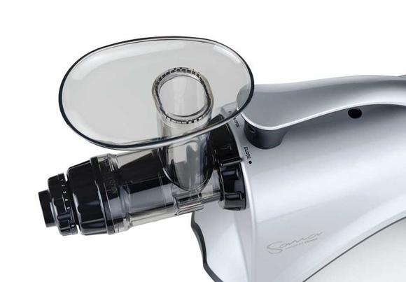 Wide hopper of the Sana Juicer 606