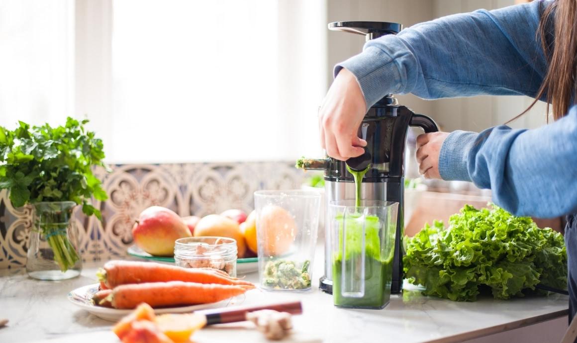 Prepare green juices with the Tribest Shine compact juicer