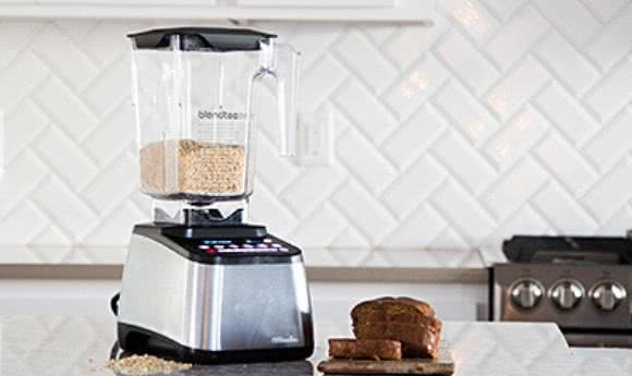 Make liquid batter for muffins, banana bread or pancakes with the Blendtec 725